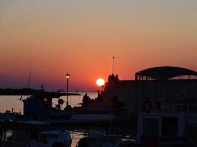 Lo abbiamo fotografato dal porticciolo di Torre a Mare...(foto di Nicola Velluso)